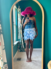 Load image into Gallery viewer, Baby Blue Bows White Denim Shorts